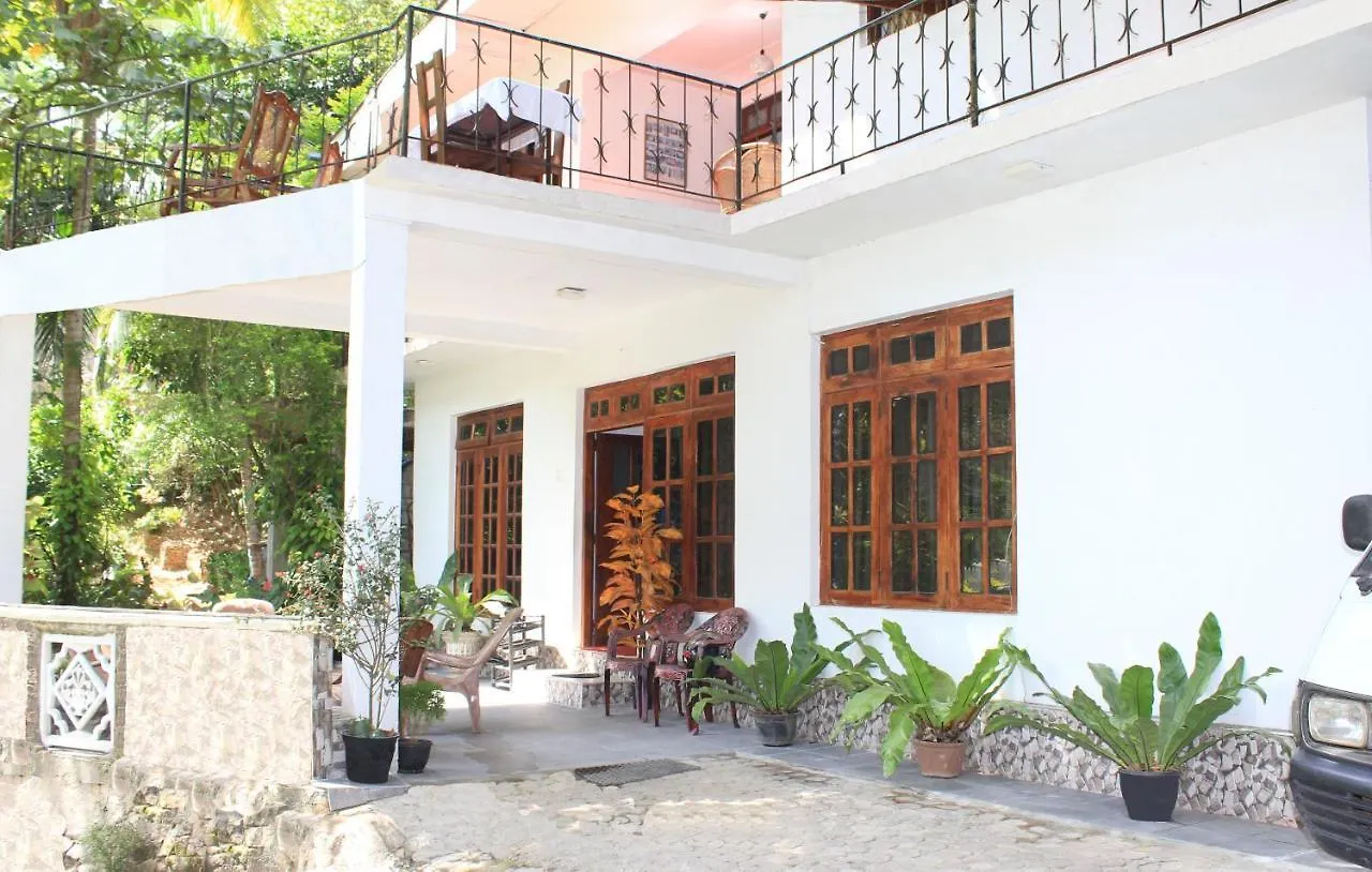 Kandy Shady Trees Villa
